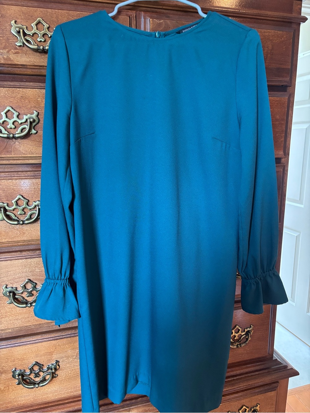 Banana Republic Green Long-Sleeve Ruffle-Cuff Shift Dress